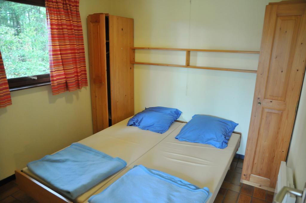 Village De Vacances De Vencimont Vonêche Szoba fotó