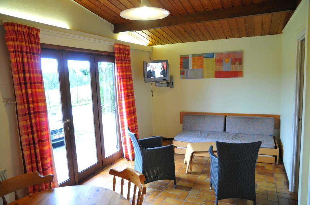 Village De Vacances De Vencimont Vonêche Szoba fotó