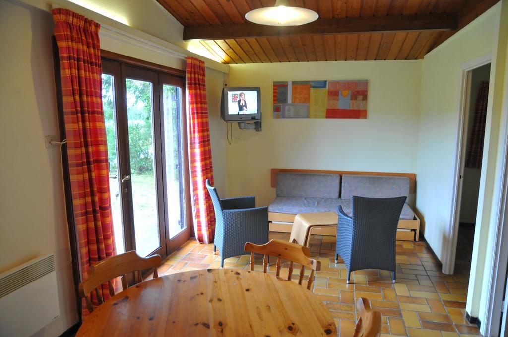 Village De Vacances De Vencimont Vonêche Szoba fotó
