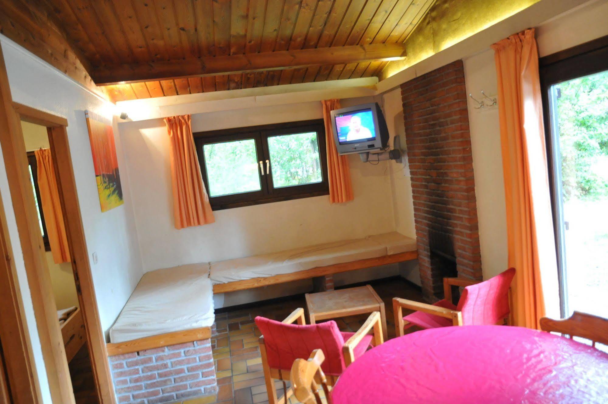 Village De Vacances De Vencimont Vonêche Kültér fotó